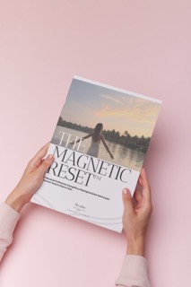 The Magnetic Reset — workbook en manos